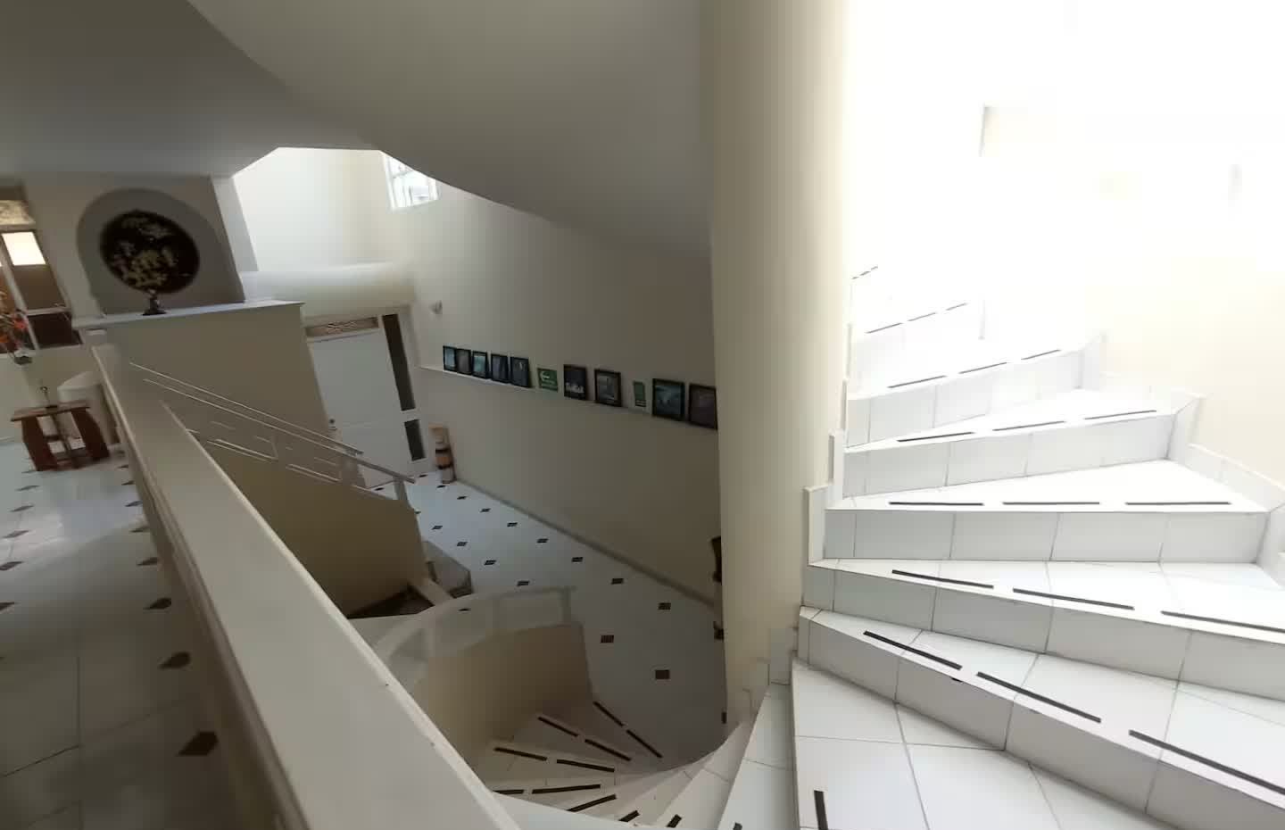 Escalera interior de la casa